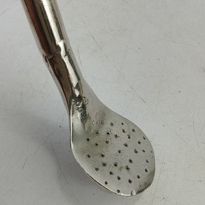 Importante Bombilla de Mate Grande en Alpaca y Bronce con Grabados Folclóricos - imagen 4