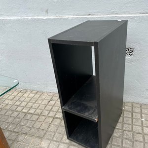 Mesa de Living con Tapa de Vidrio y Biblioteca Negra - imagen 3