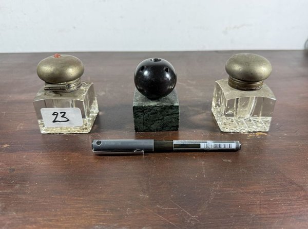 Tinteros antiguos y pisa papeles para escritura - imagen 1