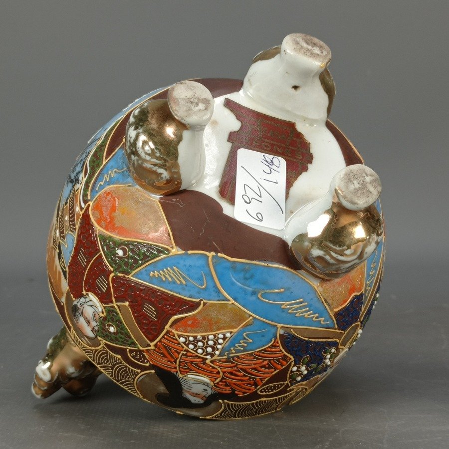 Incensario de porcelana japonesa Satsuma con decoración en relieve - imagen 9