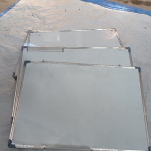 Nueve pizarras blancas sin uso. Presentan alguna avería. - imagen 1