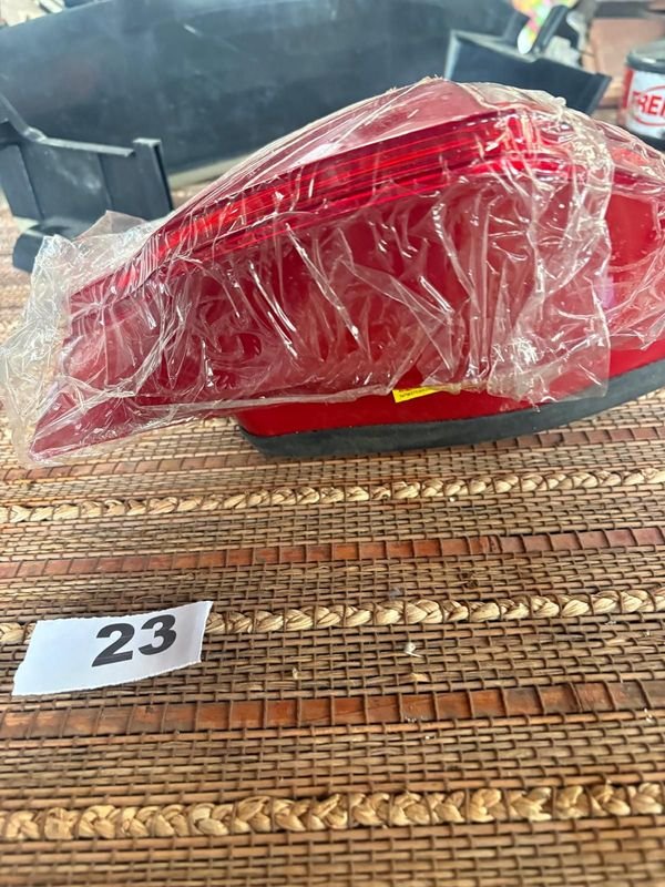 Lote de 2 Faros Traseros de Auto Rojos
