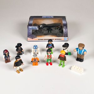 Lote de Batimovil Batman Arkham Knight y Figuras Lego y Playmobil - imagen 2