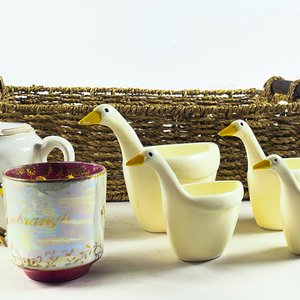 Azucarero, Tazas Cisne y Cesto de Mimbre con Caracolas - imagen 3