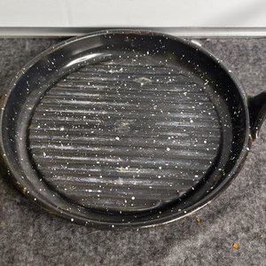 Plancha o Sartén Esmaltado Negro con Salpicado Blanco - imagen 2