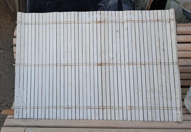 Lote siguiente: Estera de madera en buen estado
