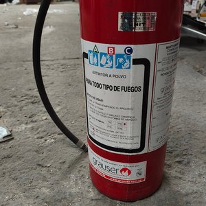 Extintor Portátil Rojo Grauser con Manguera y Manómetro - imagen 4