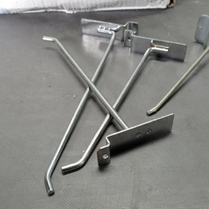 Más de 120 perchas en metal para exhibir en diferentes formas y tamaños.  - imagen 5