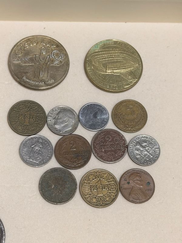 Medallas y monedas variadas para coleccionistas