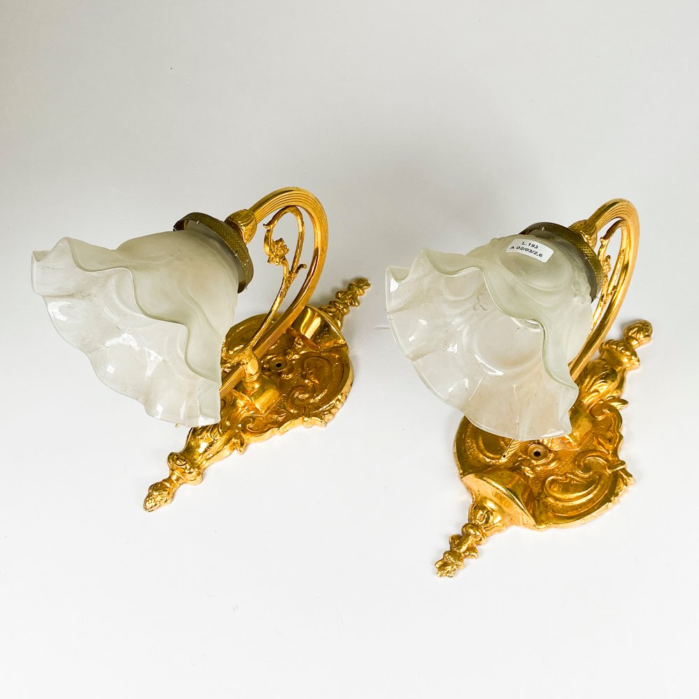 Lote siguiente: Dos apliques de bronce con tulipas