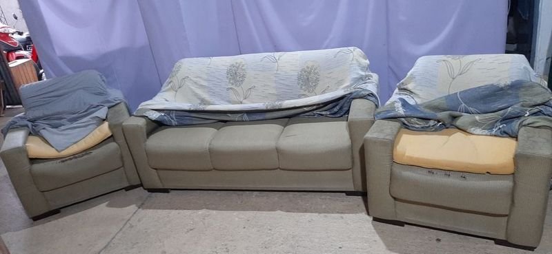 Lote anterior: Mueble de Living con Funda