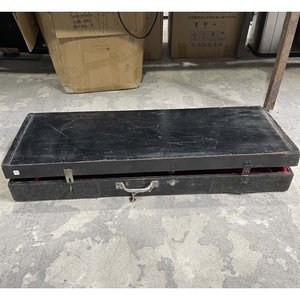 Lote siguiente: Estuche de Madera Negro con Interior Rojo