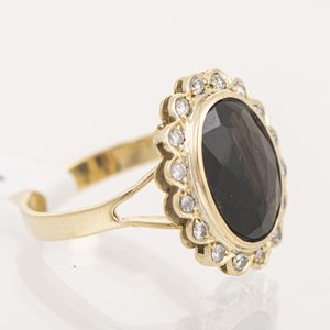 Anillo de Oro 18k con Ónix Ovalado y Brillantes - imagen 2
