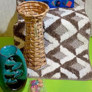 Lote anterior: Alfombra de Puerta, Horno Cascada para Saumerio, Florero Artesanal y Saumerios