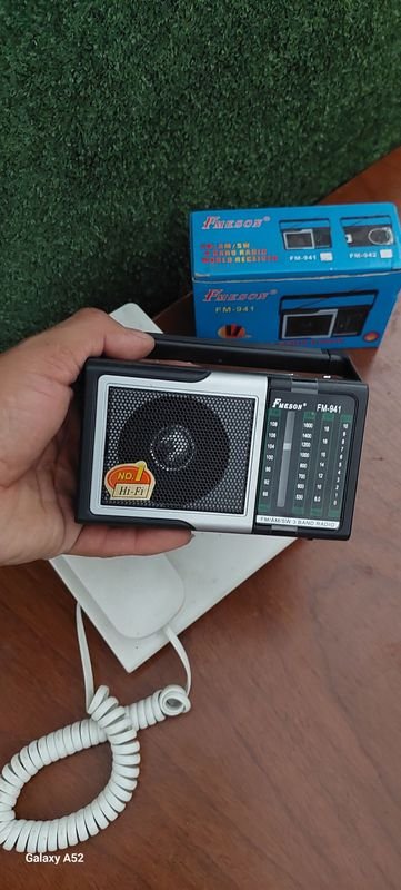 Teléfono y radio portátil con características avanzadas - imagen 4