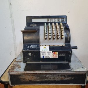 Lote siguiente: Antigua Caja Registradora NCR Vintage para Coleccionistas o Decoración