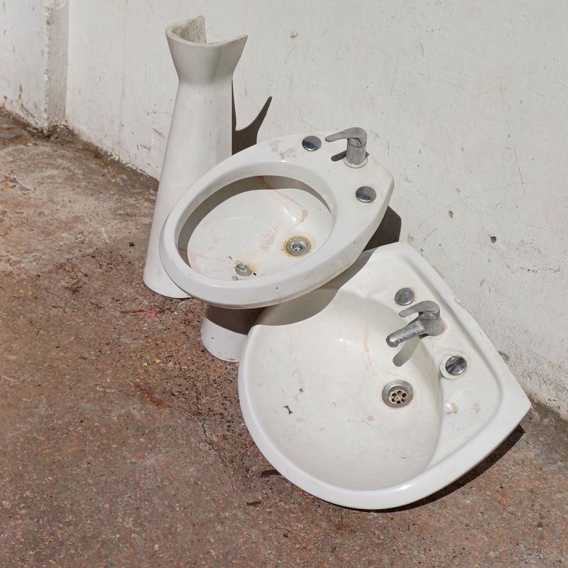 Tres piezas de loza para baño nórdico - imagen 3