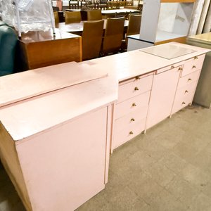 Lote siguiente: Mueble de Cocina Rosa con Cajones y Mesada