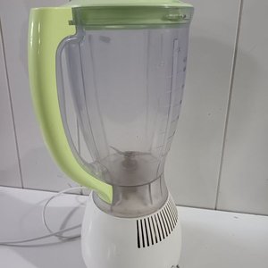 Licuadora Remington Blanca y Verde con Jarra de Plástico - imagen 6