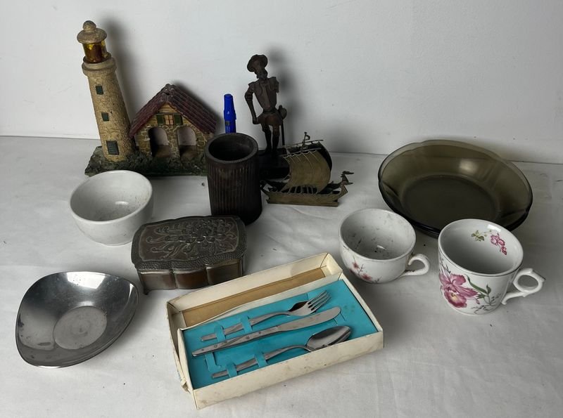 Lote anterior: Colección de objetos decorativos y útiles
