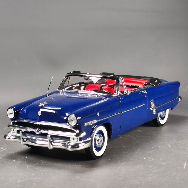 1953 Ford Crestline Sunliner Die-Cast Modelo en Escala 1:18 - imagen 4