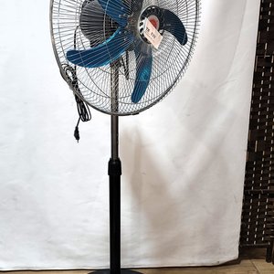 Ventilador de Pie Metálico con 5 Aspas y 3 Velocidades - imagen 2