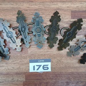 Lote de Herrajes y Tiradores Antiguos Ornamentales en Bronce - imagen 3
