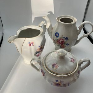 Juego de Porcelana Antigua para Té o Café: Tetera, Azucarero y Lechera - imagen 2