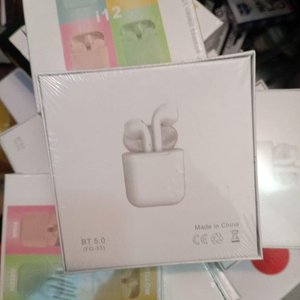 Lote siguiente: Auriculares In-Ear Bluetooth i12 Color Aleatorio