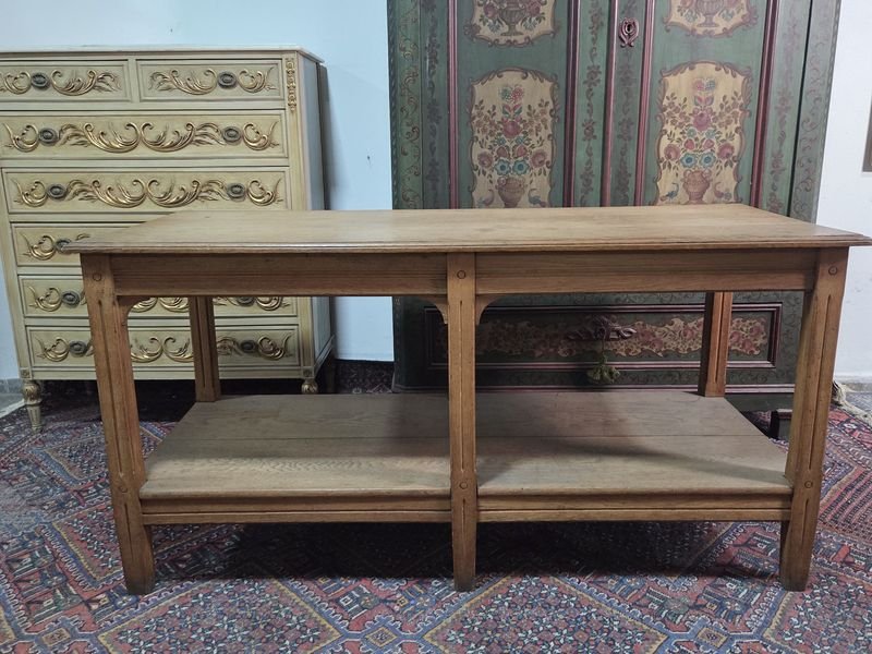 Mesa de Roble Rústica con Dos Estantes