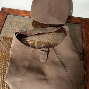 Conjunto Cartera Marrón y Necesaire con Cierre Magnético - imagen 4