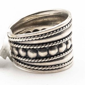 Anillo de Plata Labrada con Diseño de Cuerda y Bolas - imagen 2