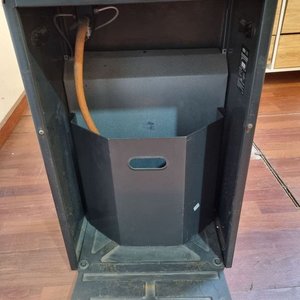 Estufa a Gas Delonghi Moderna Gris Oscuro con Ruedas - imagen 4
