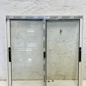 Lote #026b – Ventana de aluminio dos hojas corredizas – 100x100cm - imagen 1