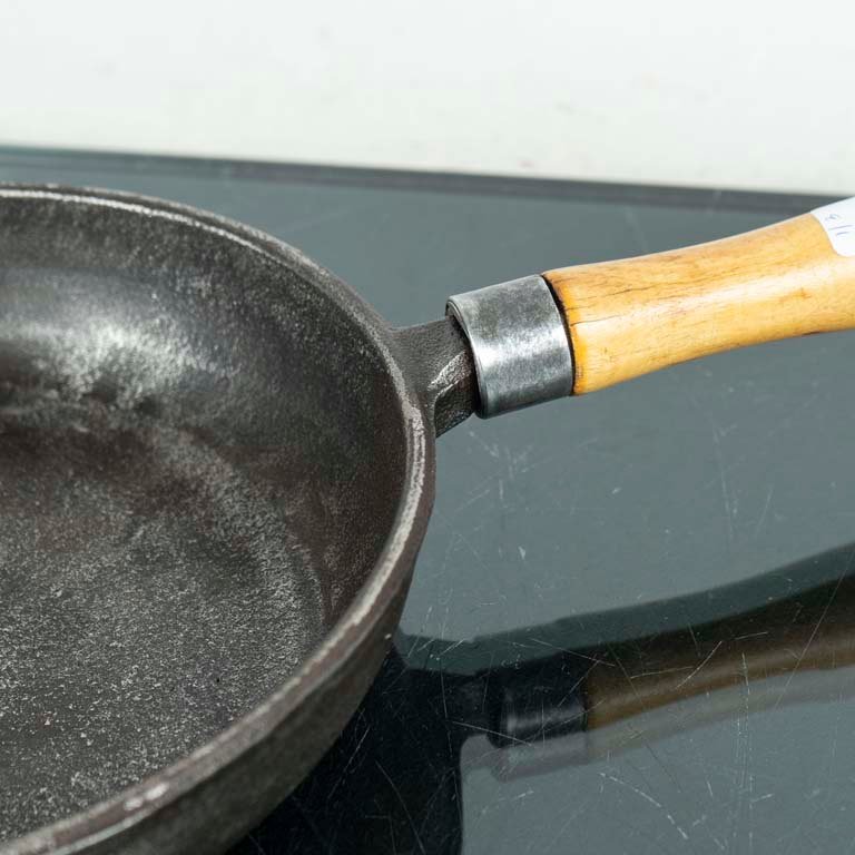 Plancha de hierro con mango de madera - imagen 2