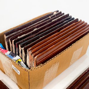 Trece Zócalos Cerámicos Antiguos Marrones con Detalles - imagen 3