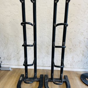Lote siguiente: Dos Racks de Hierro Ziva para Medicine Ball y Soporte Adicional