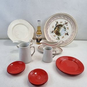 Lote siguiente: Set Vajilla Loza y Porcelana: 13 Piezas con Diseños Variados