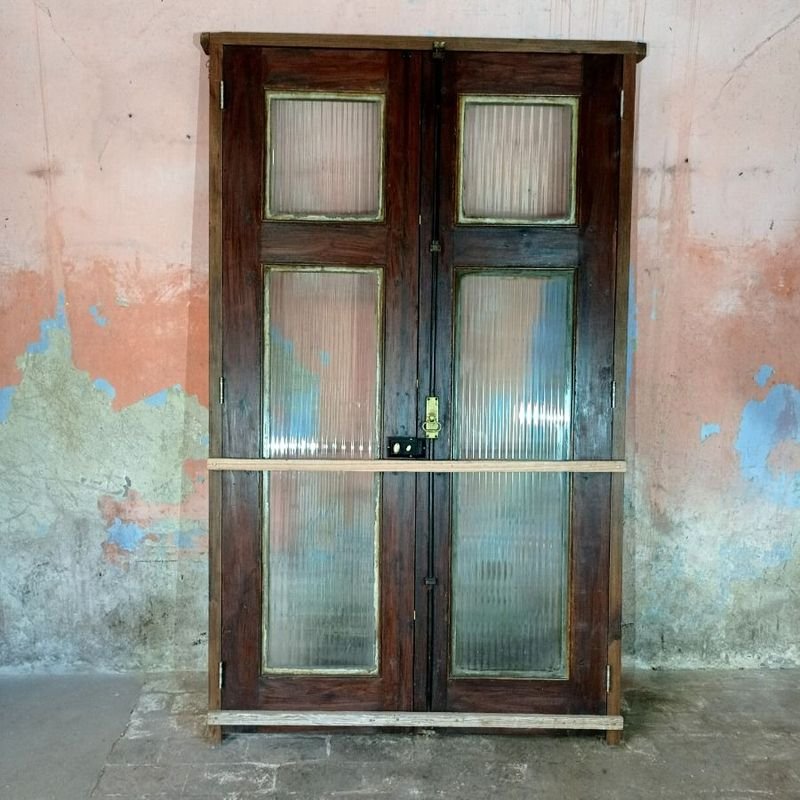 Puerta antigua de dos hojas vidriadas con marco, falleba y cerrojo - imagen 3