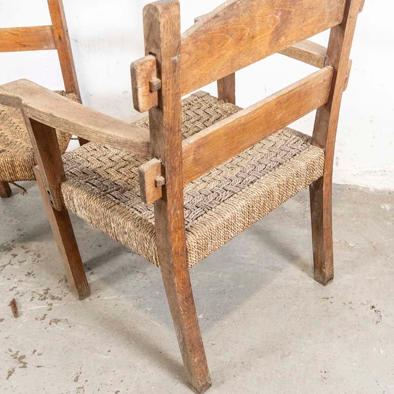Sillón y silla de madera con cardo en mal estado - imagen 3