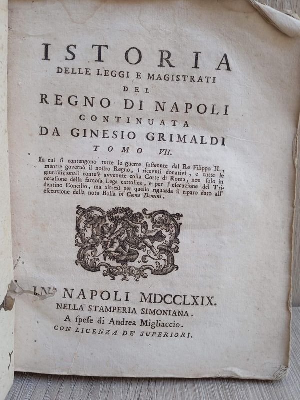 Libro antiguo en latín: HISTORIA DE LAS LEYES Y MAGISTRADOS DE LA REINO DE NÁPOLES - imagen 2