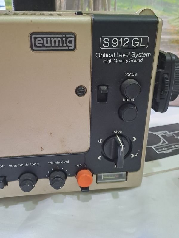 Proyector de películas Super 8 Eumig modelo S912 GL con sonido - imagen 1