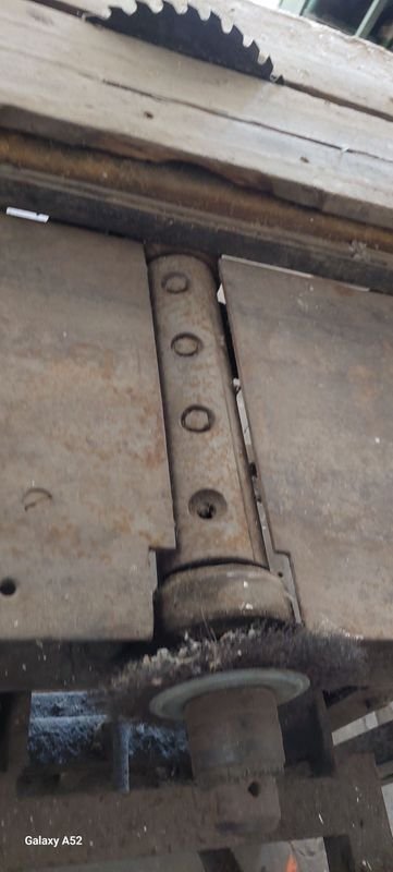 Mesa de trabajo trifásica en madera con diseño antiguo - imagen 12