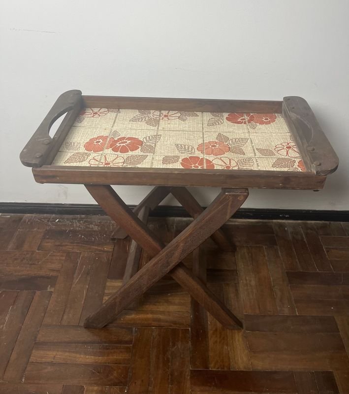 Mesa bandeja de madera con patrón floral - imagen 4