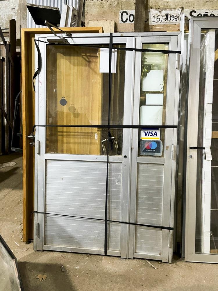 Portada de Aluminio y Vidrio de Dos Hojas (200x130 cm)