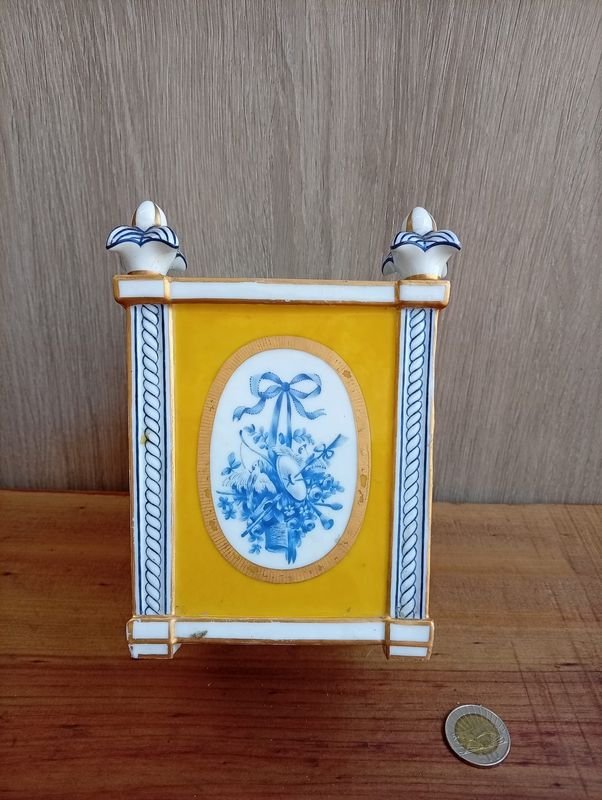Jardinera Sèvres Francesa Luis XVI Porcelana Pintada a Mano 1780