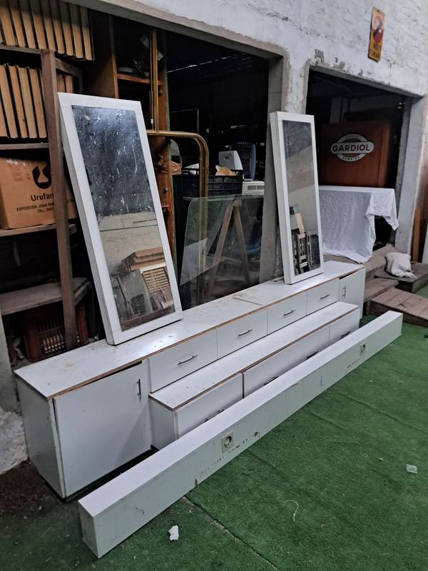 Mueble con cajones para dormitorio con luces dicroicas y espejos - imagen 3