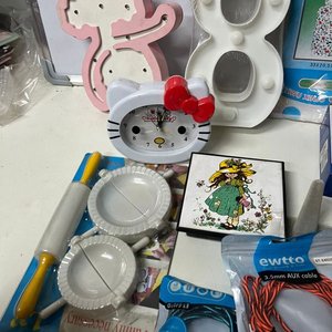 Lote Variado: 3 Termos de Acero Inoxidable, Cargador, Auriculares y Más - imagen 9