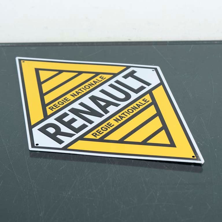 Lote siguiente: Chapa de Renault - Medidas: 23x32cm
