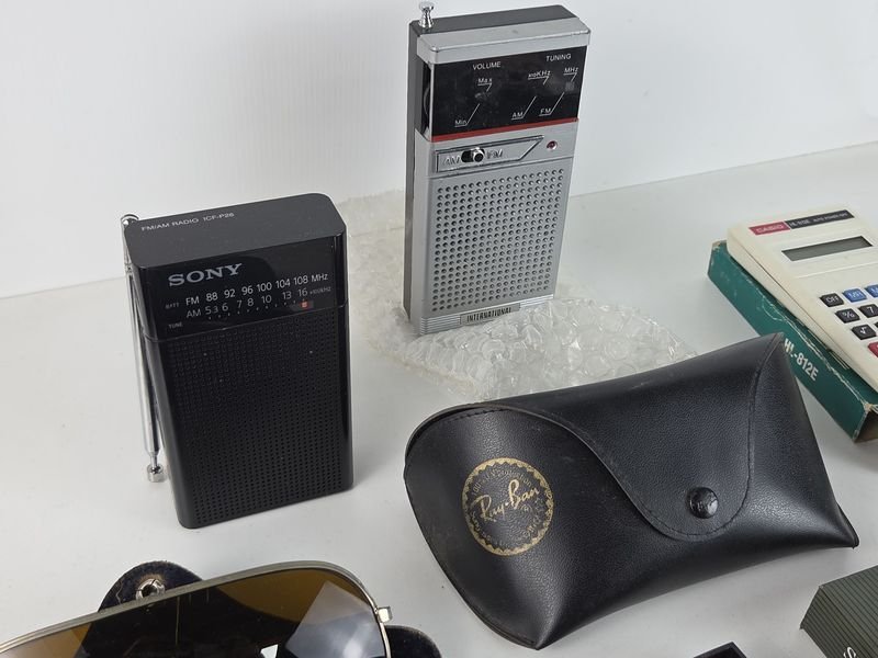 Gran lote de accesorios vintage para radios y encenderos - imagen 3